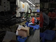 Metal que sella la producción de las piezas